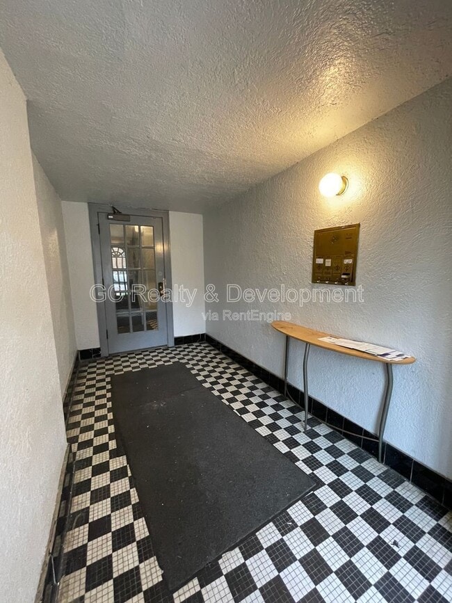 Foto del edificio - 7512 N Claremont Ave