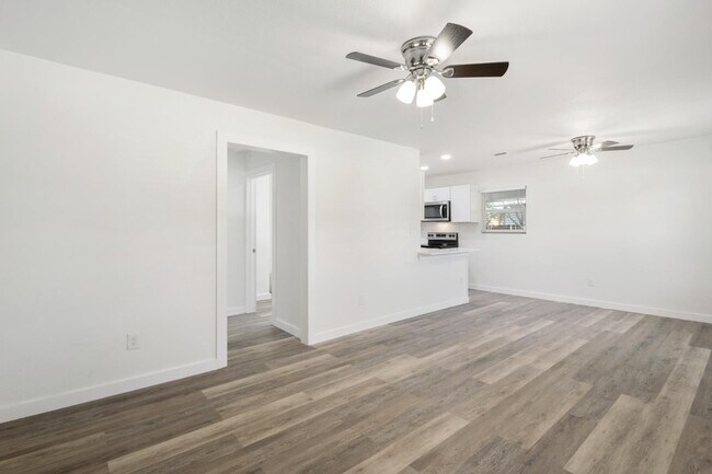 Building Photo - 434 Byrnes Dr