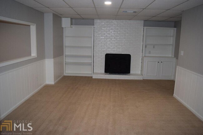 Building Photo - 145 Pine Glade Trce