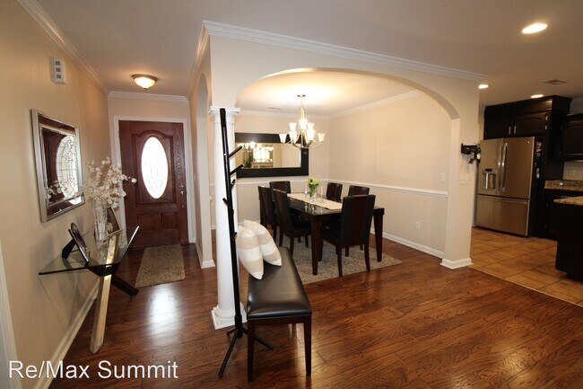 Building Photo - 4 br, 2 bath House - 2158 Balclutha Lane