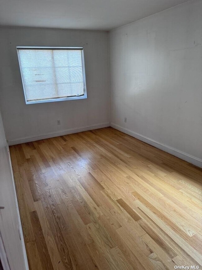 22405 93rd Ave, Queens, NY 11428 Room for Rent in Queens, NY