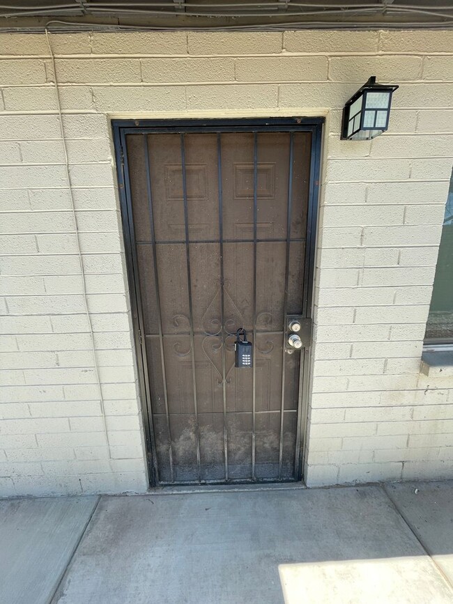 Building Photo - 9361 W Polk St