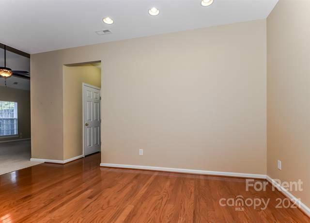 Building Photo - 9643 Sunset Grove Dr