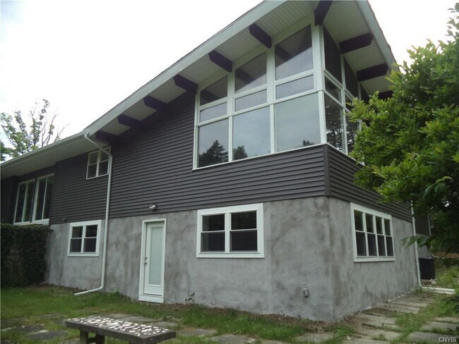 Building Photo - 7187 Woodchuck Hill Rd