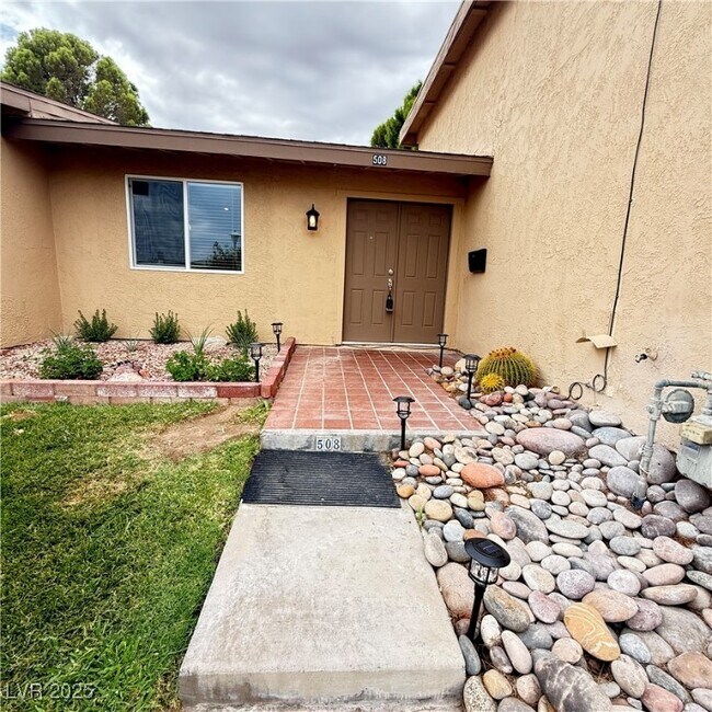 Foto del edificio - 508 Woodcrest Ct