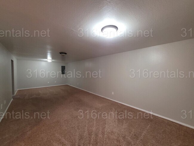Building Photo - $1575 - 4 bedroom/ 2 bathroom - Gorgeous n...