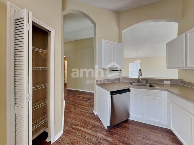 Foto del edificio - 1468 Carey Glen Cir