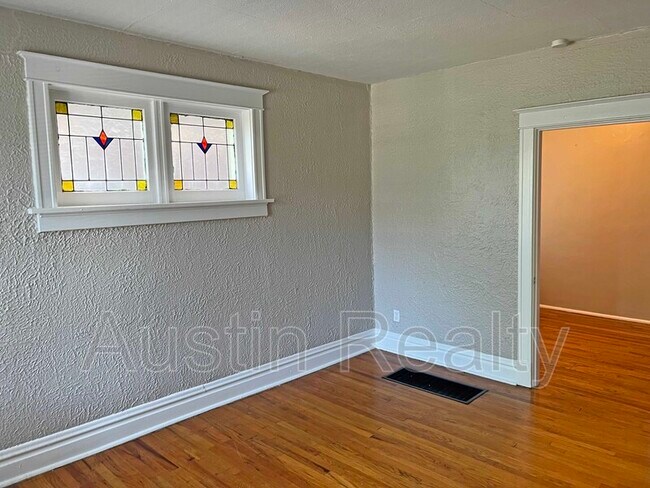 Foto del edificio - 5016 Lindenwood Ave