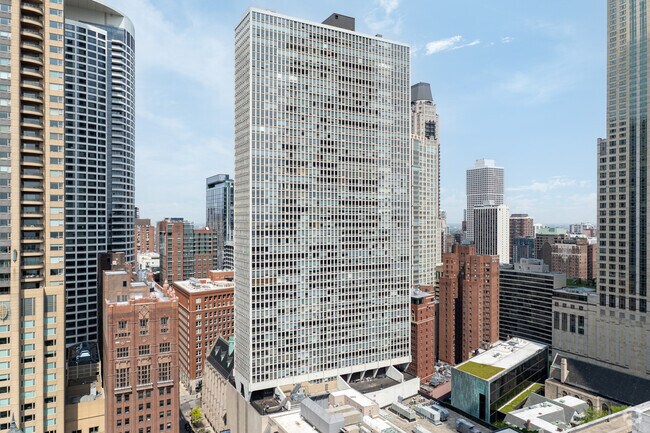 Foto del edificio - 111 East Chestnut Condominium