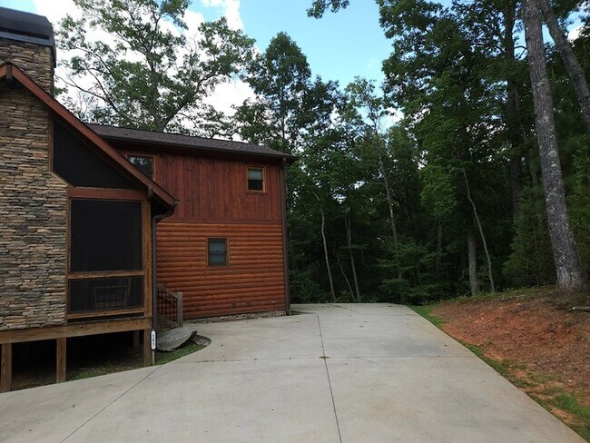 Building Photo - 101 Hothouse Dr