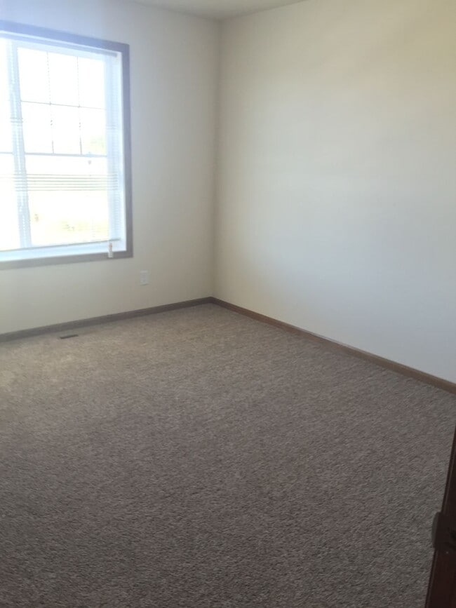 Building Photo - 4 Bed 3 Bath House
