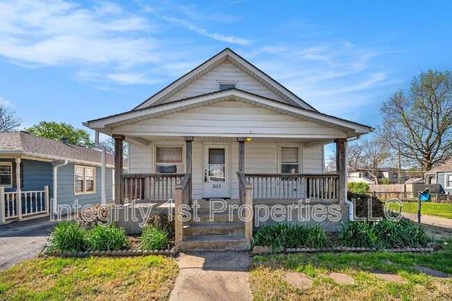 Building Photo - 2113 W 47th Terrace