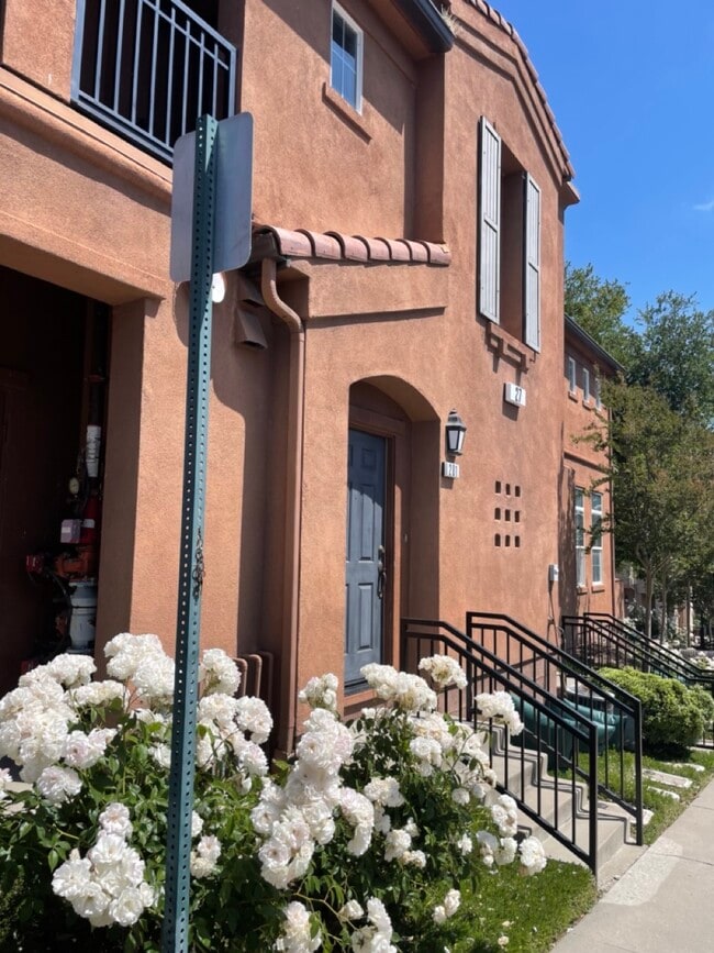 Building Photo - 27 Meritage Cmn