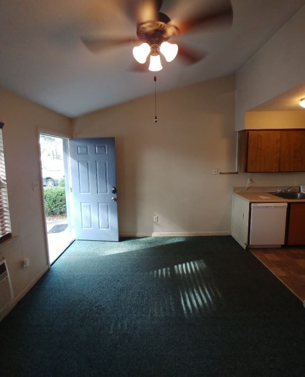 Building Photo - Cozy 1 Bedroom / 1 Bathroom at Wilshire Villa