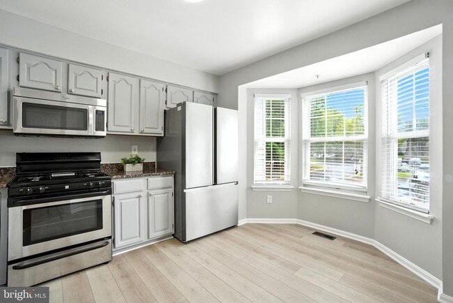 Building Photo - 205 Quiet Ridge Ct
