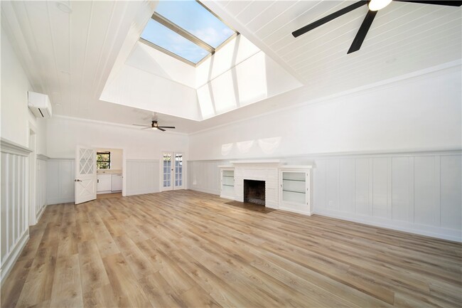 Foto del edificio - 1175 Glenneyre St