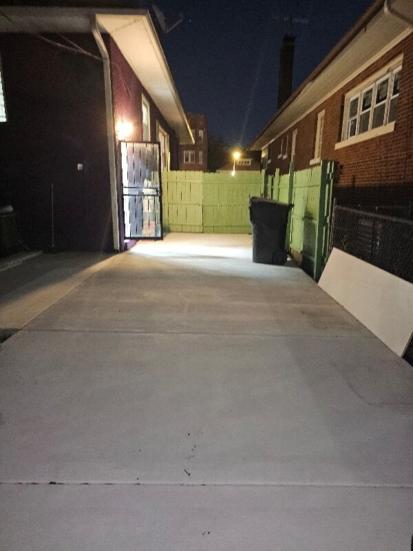 Foto del edificio - 7808 S Saginaw Ave