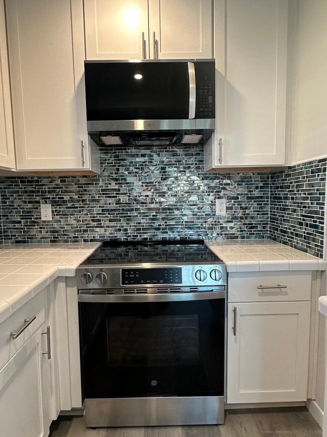 Foto del edificio - 2038 Bronson Way