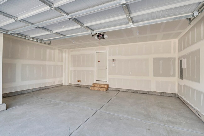 Building Photo - 1040 S 1200 W