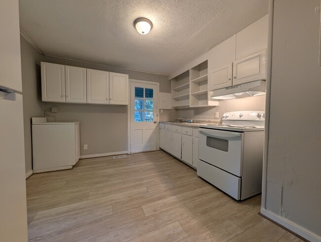 Photo - 304 Bay St House