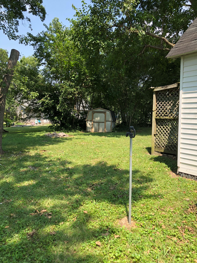 Building Photo - 806 Rodd St