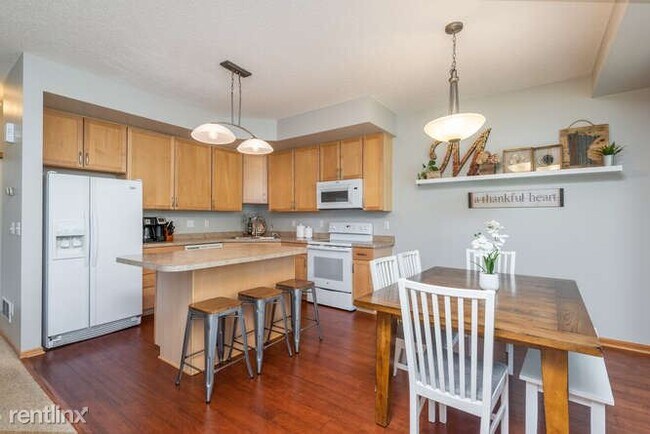 Building Photo - 3 br, 1.5 bath Townhome - 5787 Colony Lane