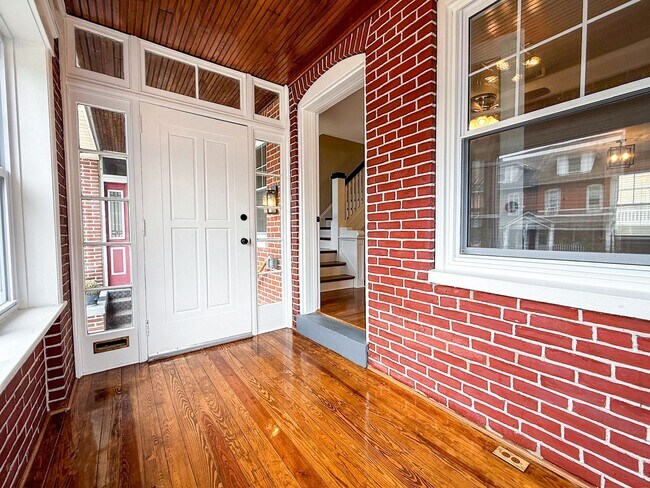 Foto del edificio - Stunning 3-Bedroom Twin Home in the Heart of Phoenixville! Available NOW!