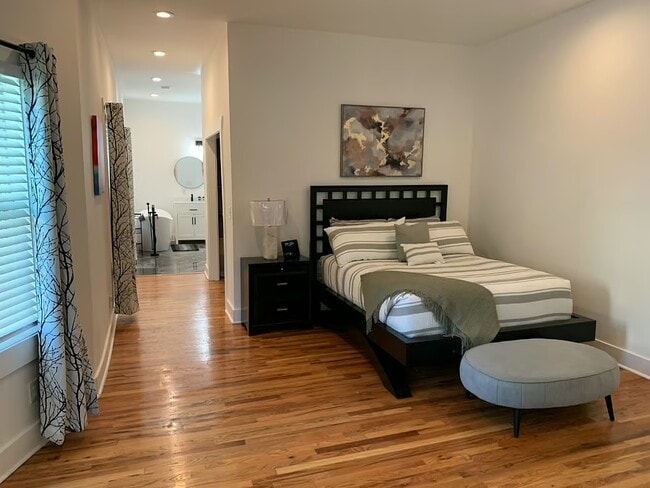 Foto del edificio - 1369 Bryan Ave