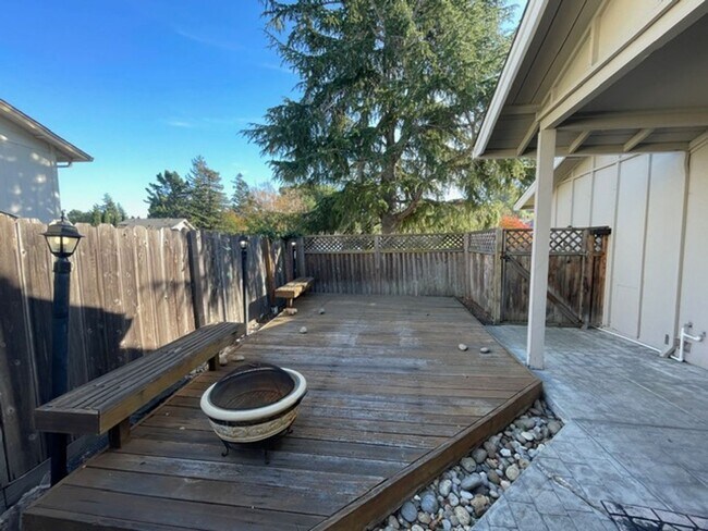 Foto del edificio - Desirable 3 Bedroom Duet in San Ramon