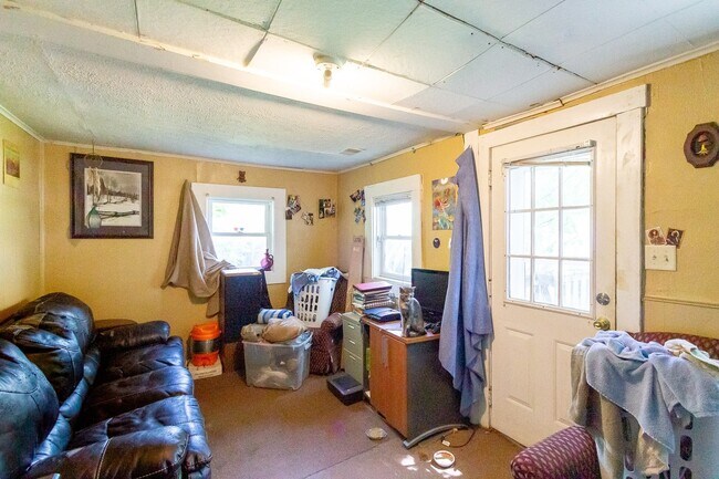 Foto del edificio - PRELEASING AUGUST 2024 - Large Back Porch