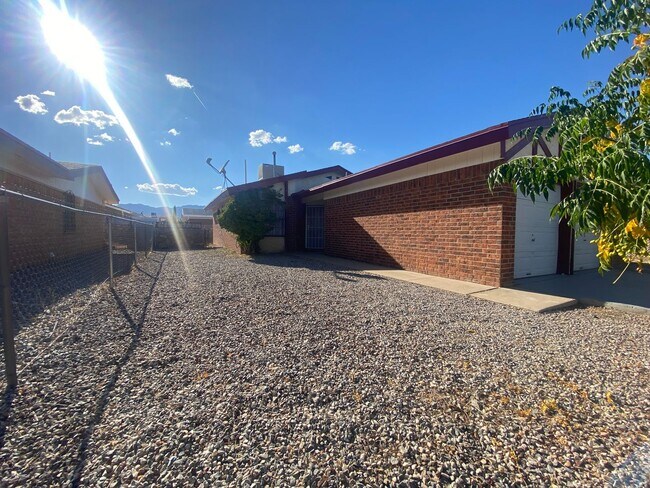 Foto del edificio - HOME FOR RENT NORTHEAST EL PASO