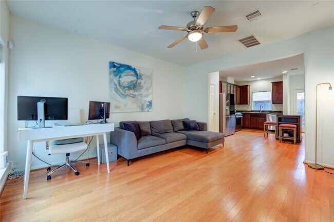 Foto del edificio - 2206 Naomi St