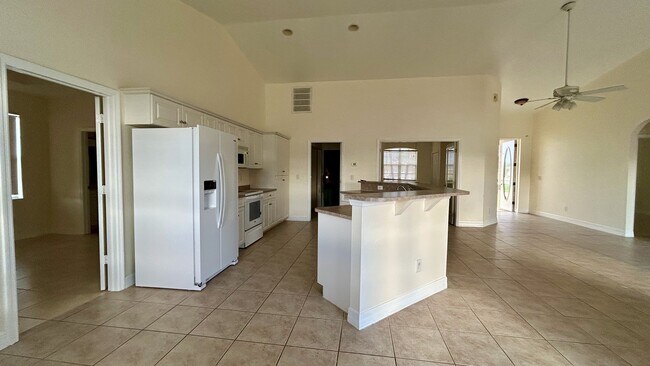 Foto del edificio - 2529 SW 11th Ct