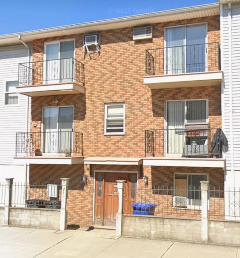 Foto principal - 74 Logan Ave