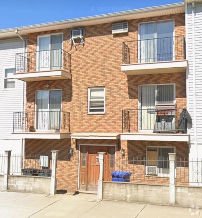 Building Photo - 74 Logan Ave