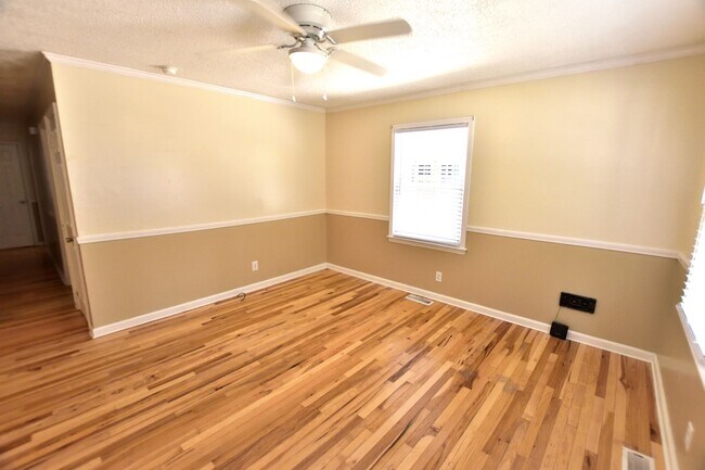 Foto del edificio - 1581 Charter Dr