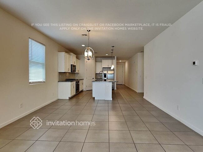 Building Photo - 17705 W Pinnacle Vista Dr