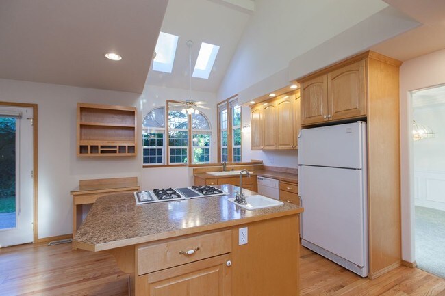 Foto del edificio - Sparkling Spacious 4 bedroom 2.5 bath in Kent