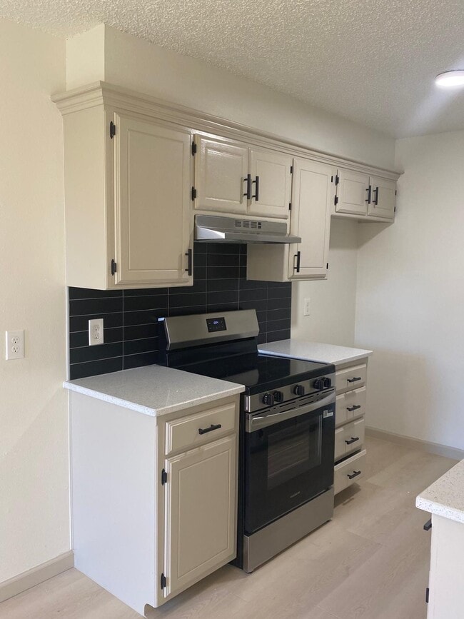 Building Photo - 11707 N Francis Ave