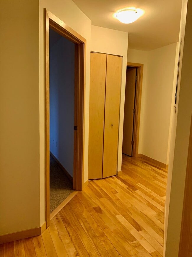 Building Photo - 2 Bedroom, 2 Bathroom Condo at Nichols Sta...