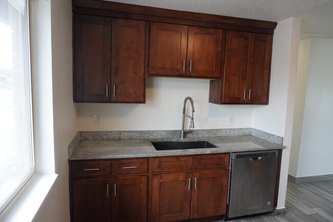 Foto del edificio - 1223 Emery St W