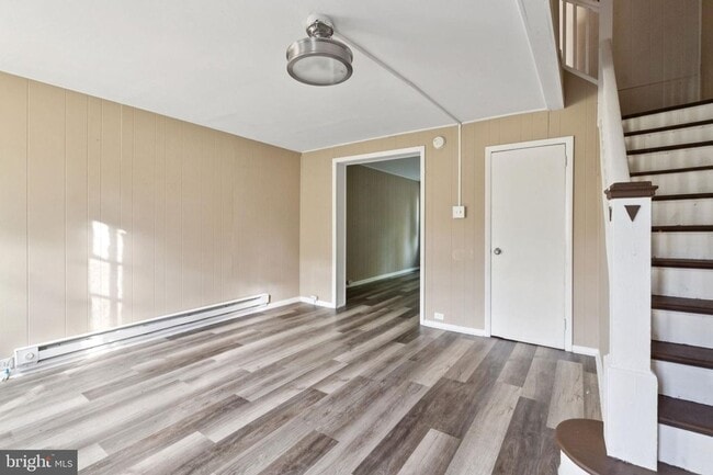 Photo - 358 E Upsal St House