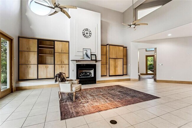 Foto del edificio - 1129 N Lee Rd