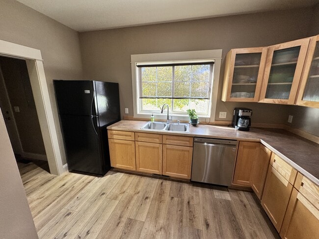 Building Photo - 813 N 15th Ave