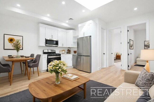 Foto del edificio - Stunning NEW 4 BED Floor Thru in Bushwick Townhouse
