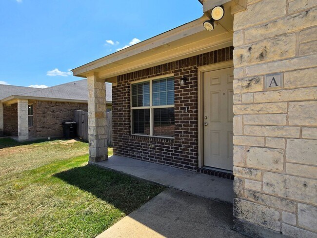 Building Photo - 1306 Loyal Ln