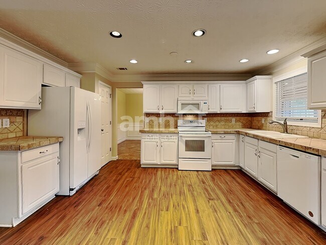 Foto del edificio - 2820 Wadley Ln