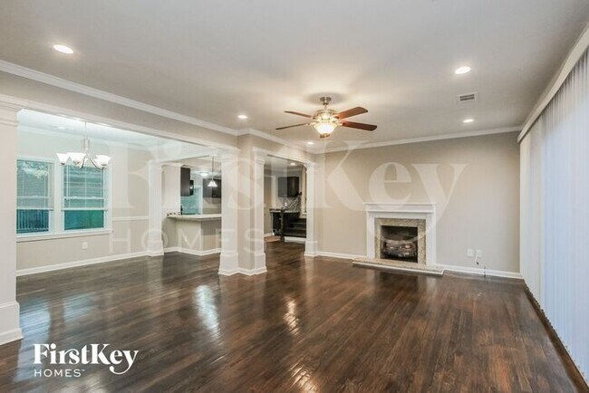 Building Photo - 1648 Columbia Dr