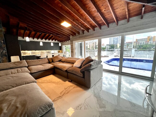 Foto del edificio - 720 NE 28th Ave
