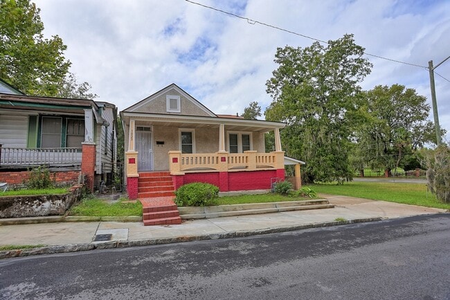 Building Photo - 1023 W 37th St